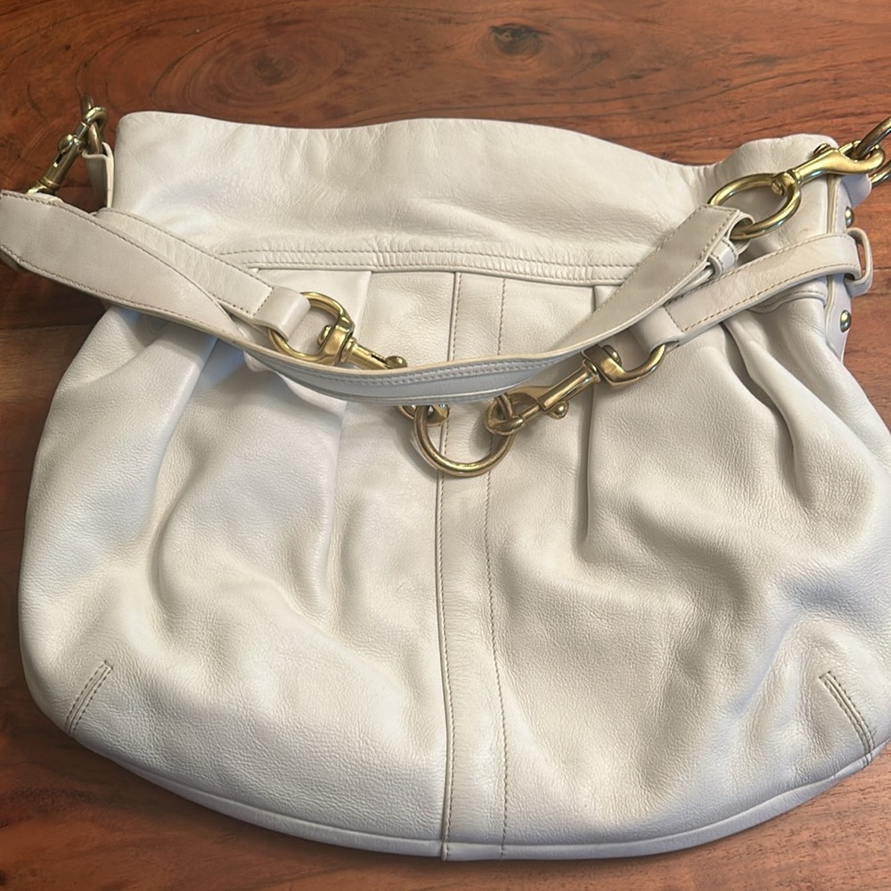 COACH white leather bag with gold hardware. - Picture 8 of 9